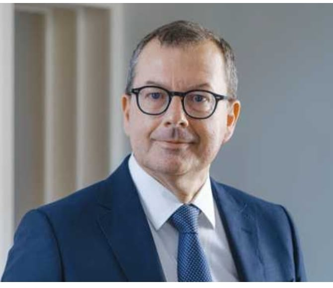 Monsieur le Professeur Raymond LE MOIGN, directeur des HCL Monsieur le Professeur Raymond LE MOIGN, directeur des HCL